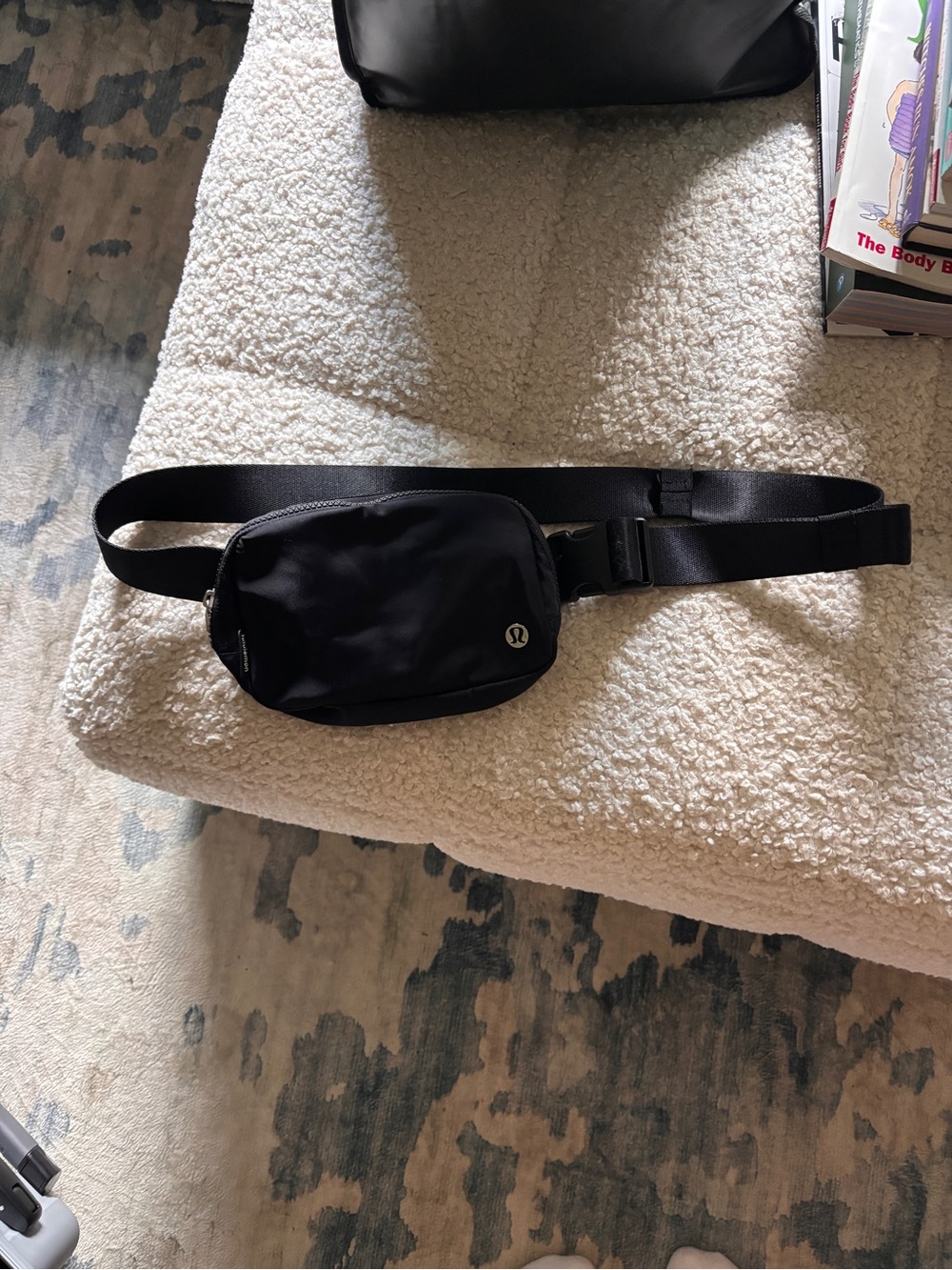 Lululemon Everywhere Belt Bag in Black - Picture 2 of 7